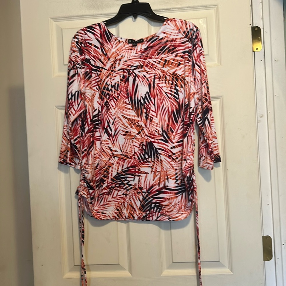 N Touch Tropical Leaf Pattern Top Size Large Multicolor